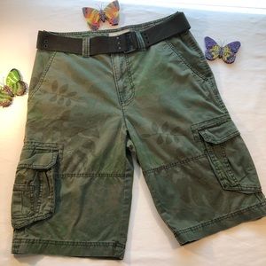 Urban Pipeline Men’s Cargo Shorts, Camo/Botanical , 30 waist,EUC, pet/smoke free